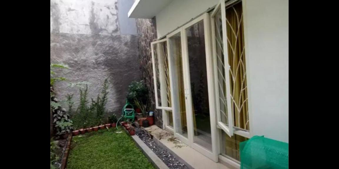 Jual Rumah Sangat Bagus di Tenggilis Utara Kota Surabaya Jual Rumah Sangat Bagus di Tenggilis Utara Kota Surabaya