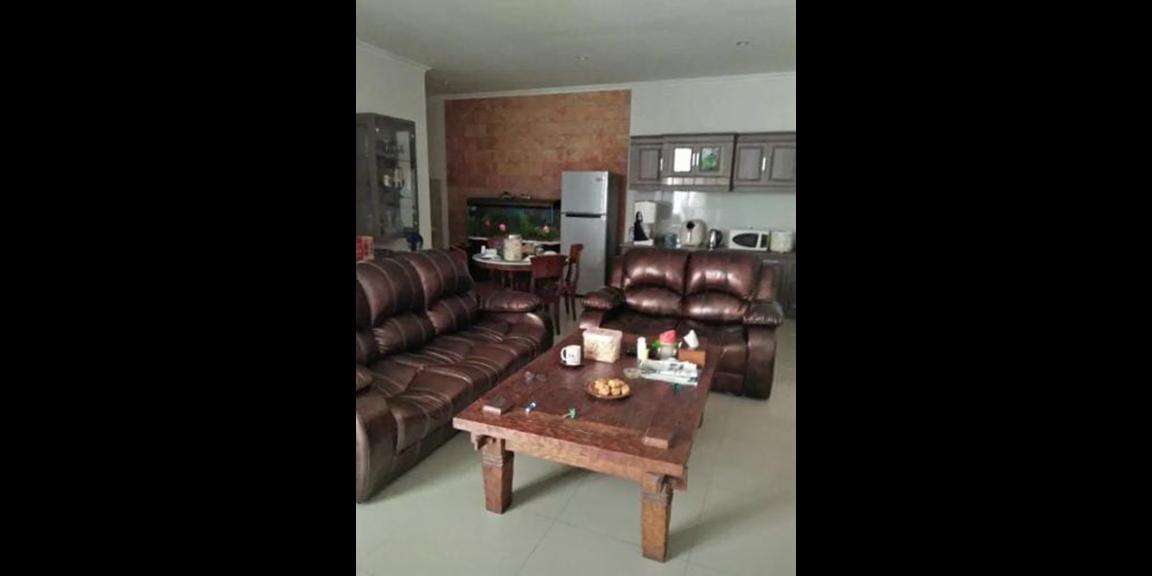 Rumah Mewah Minimalis di Perumahan The Gayungsari Surabaya Rumah Mewah Minimalis di Perumahan The Gayungsari Surabaya