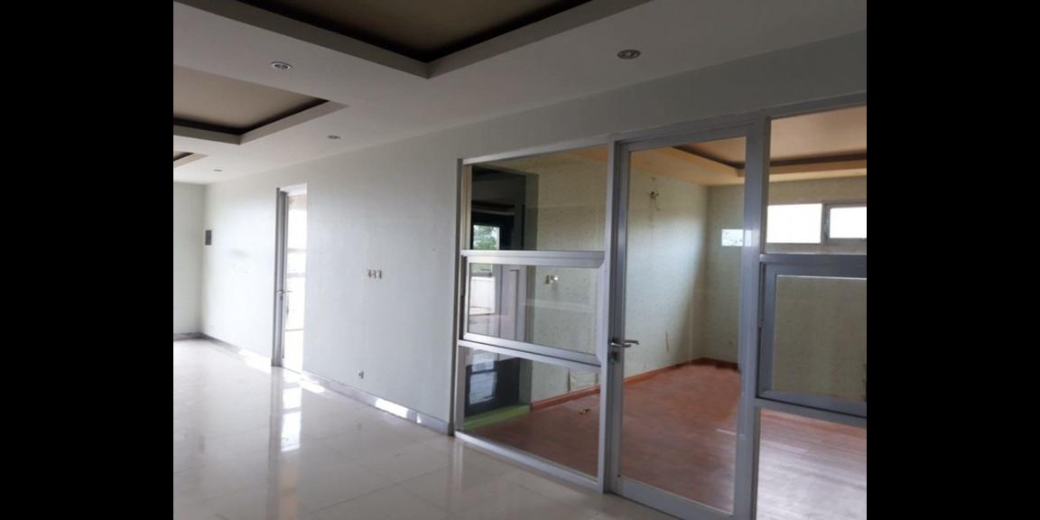 Rumah Mewah Kosong di Jalan Pantai Balangan Kuta Rumah Mewah Kosong di Jalan Pantai Balangan Kuta