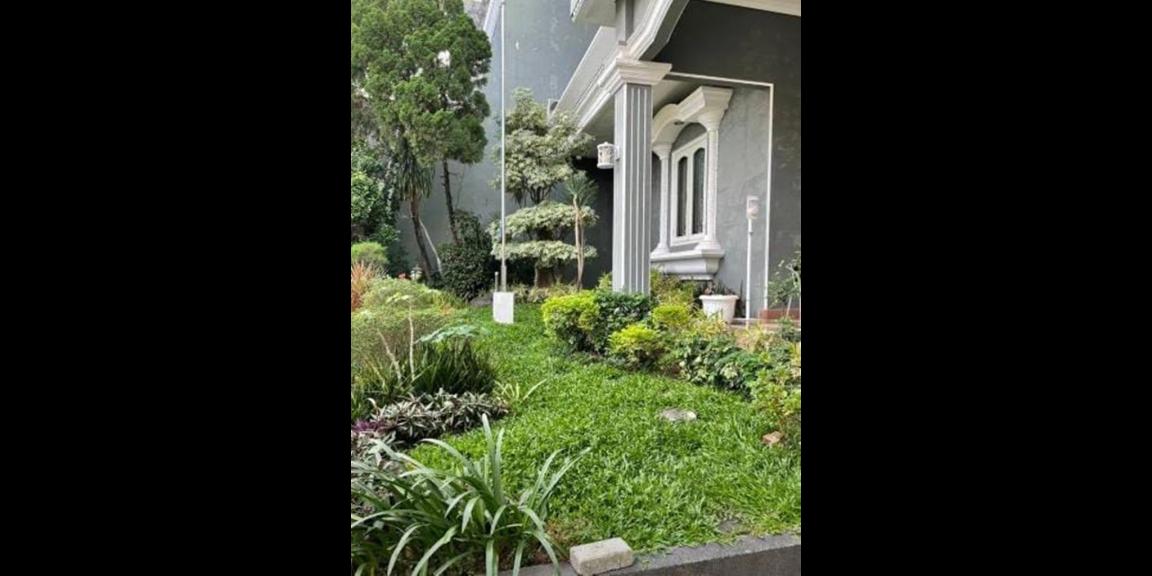 Rumah Mewah Siap Huni Dharmahusada Permai Surabaya Rumah Mewah Siap Huni Dharmahusada Permai Surabaya