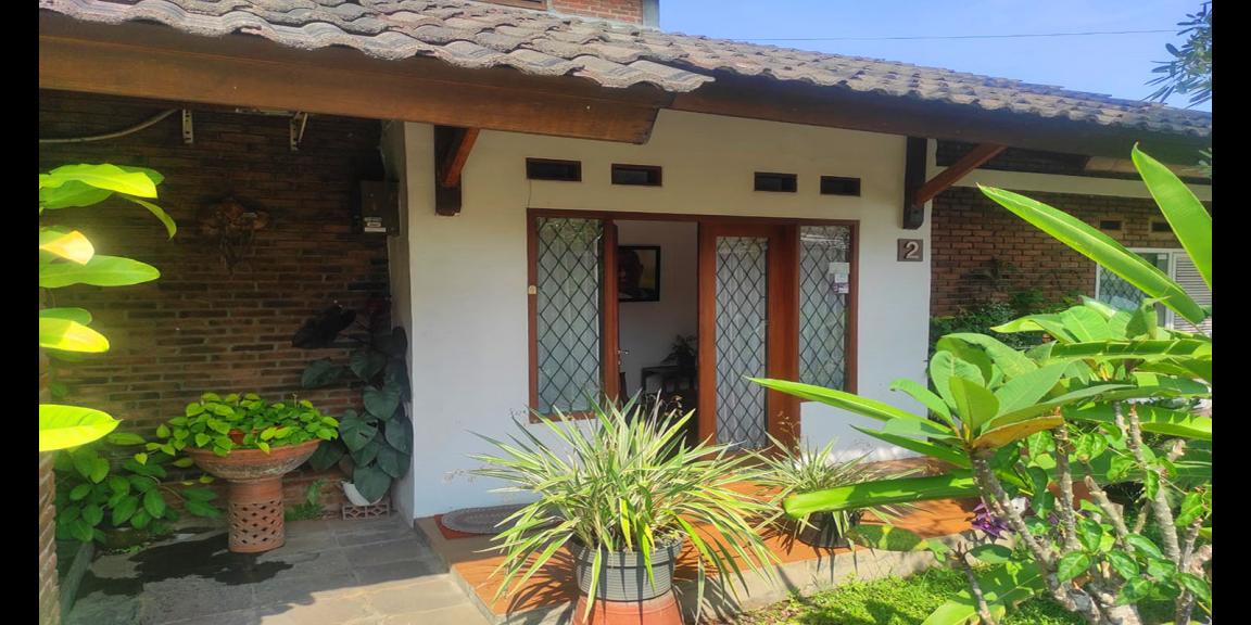 RUMAH GAYA AMERICAN CLASSIC ASRI DAN SEJUK DI RIUNG BANDUNG RUMAH GAYA AMERICAN CLASSIC ASRI DAN SEJUK DI RIUNG BANDUNG