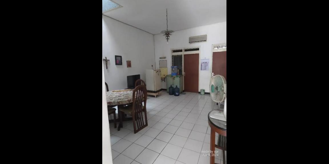 Dijual Rumah Murah Tengah Kota Surabaya Siap Huni di Jalan Barata Jaya Dijual Rumah Murah Tengah Kota Surabaya Siap Huni di Jalan Barata Jaya
