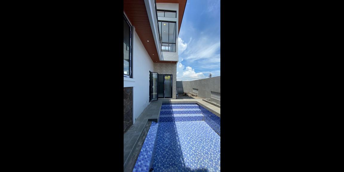 Rumah Baru Hook Minimalis Ada Kolam Renang di Juanda Sidoarjo Rumah Baru Hook Minimalis Ada Kolam Renang di Juanda Sidoarjo