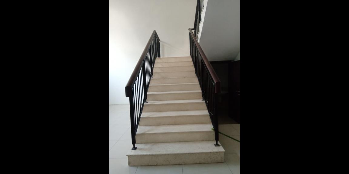 Jual Rumah Kosong Minimalis Kawasan Graha Family Surabaya Jual Rumah Kosong Minimalis Kawasan Graha Family Surabaya