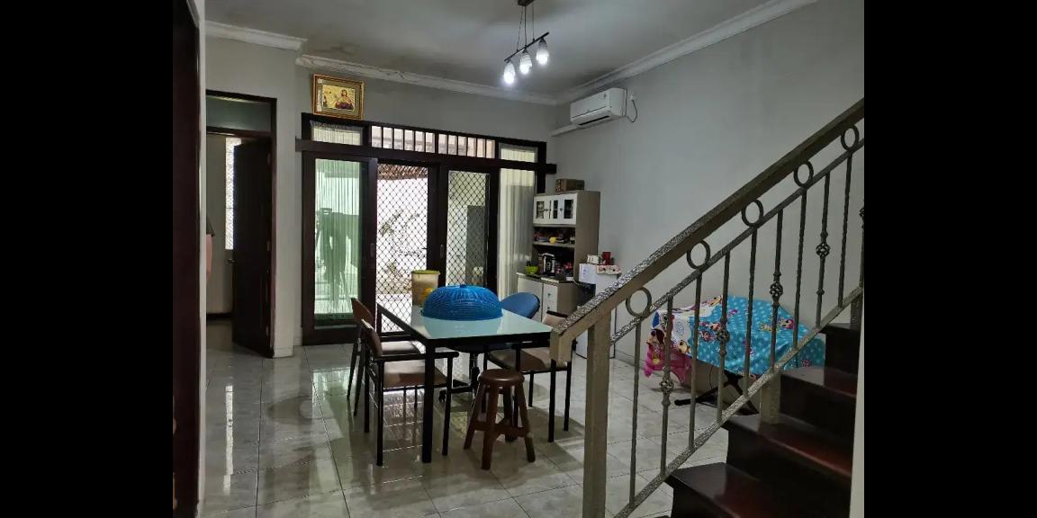 Jual Rumah 2 Lantai Taman Pondok Indah SHM Daerah Wiyung Jual Rumah 2 Lantai Taman Pondok Indah SHM Daerah Wiyung