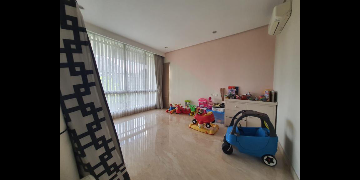 Rumah Bagus Elegan HGB di Graha Natura, Surabaya Rumah Bagus Elegan HGB di Graha Natura, Surabaya