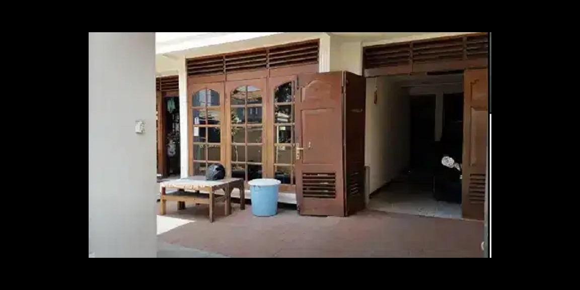 Rumah Mewah 2 Lantai di Kutisari Selatan Kota Surabaya Rumah Mewah 2 Lantai di Kutisari Selatan Kota Surabaya