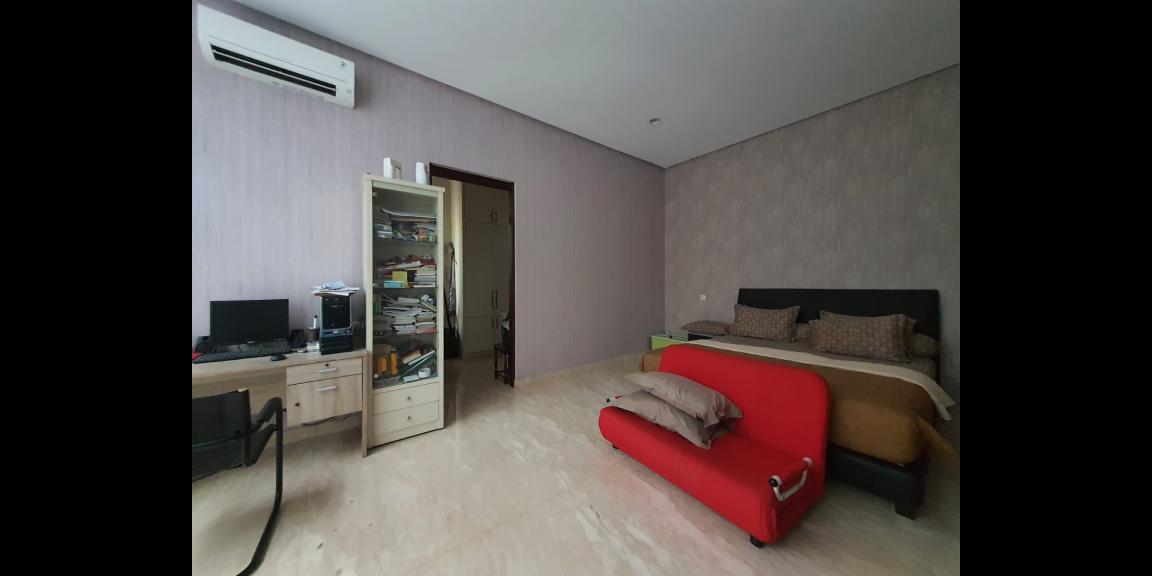 Rumah Bagus Elegan HGB di Graha Natura, Surabaya Rumah Bagus Elegan HGB di Graha Natura, Surabaya