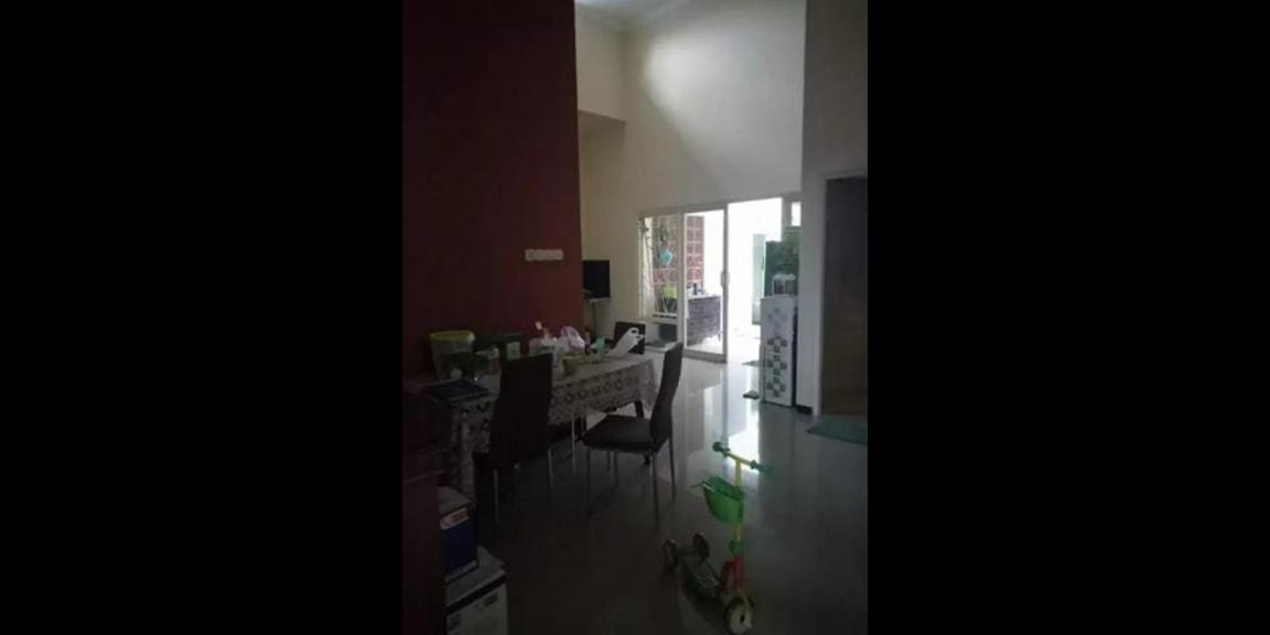 Jual Rumah Sangat Bagus di Tenggilis Utara Kota Surabaya Jual Rumah Sangat Bagus di Tenggilis Utara Kota Surabaya