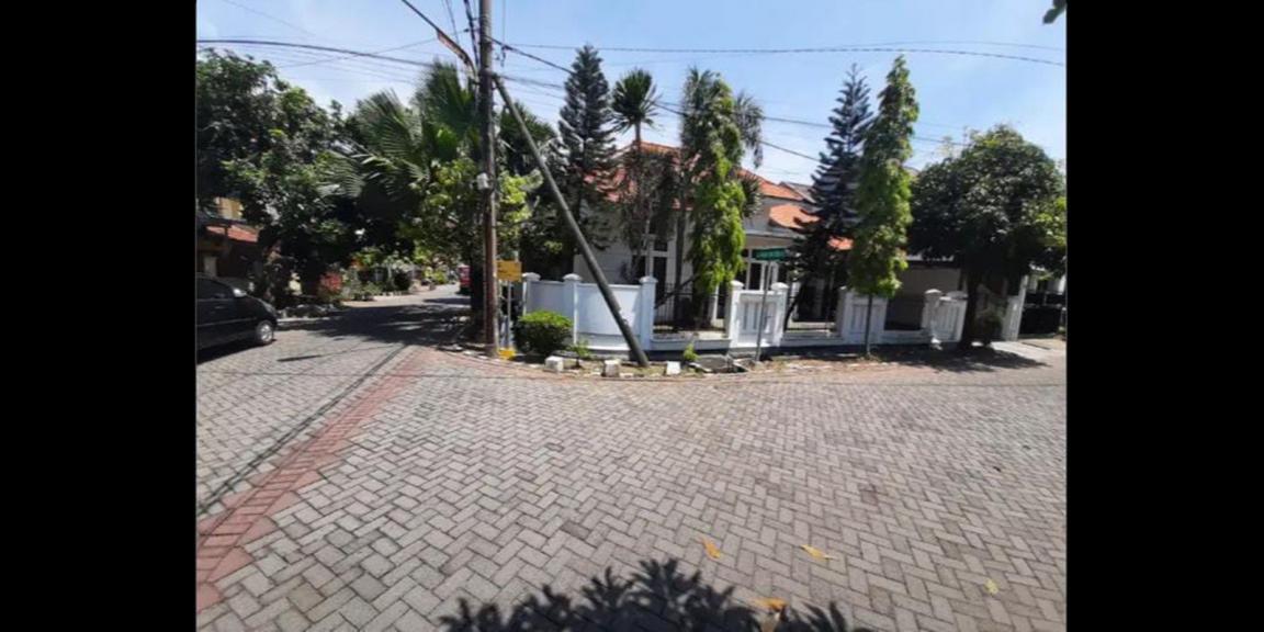 Rumah Pojok SHM di Rungkut Asri Utara Daerah Kali Rungkut Rumah Pojok SHM di Rungkut Asri Utara Daerah Kali Rungkut