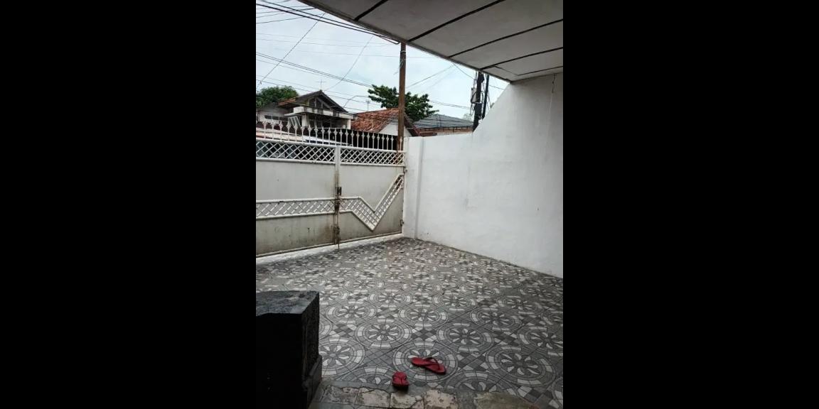 Jual Rumah Murah dan Strategis Tengah Kota di Pucang Sewu Jual Rumah Murah dan Strategis Tengah Kota di Pucang Sewu