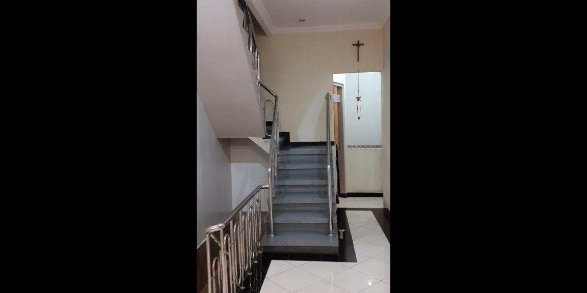 Rumah Minimalis Babatan Pantai Barat Shm Siap Huni Rumah Minimalis Babatan Pantai Barat Shm Siap Huni