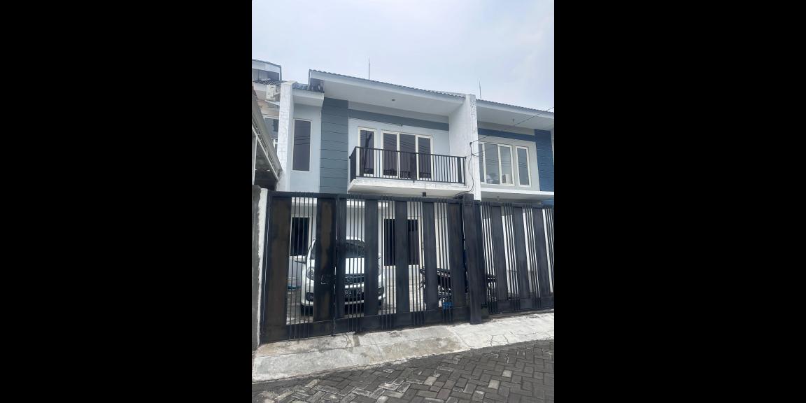 JUAL CEPAT! Rumah Furnished Full Renovasi di Green Mansion Regency Lontar Surabaya Barat JUAL CEPAT! Rumah Furnished Full Renovasi di Green Mansion Regency Lontar Surabaya Barat