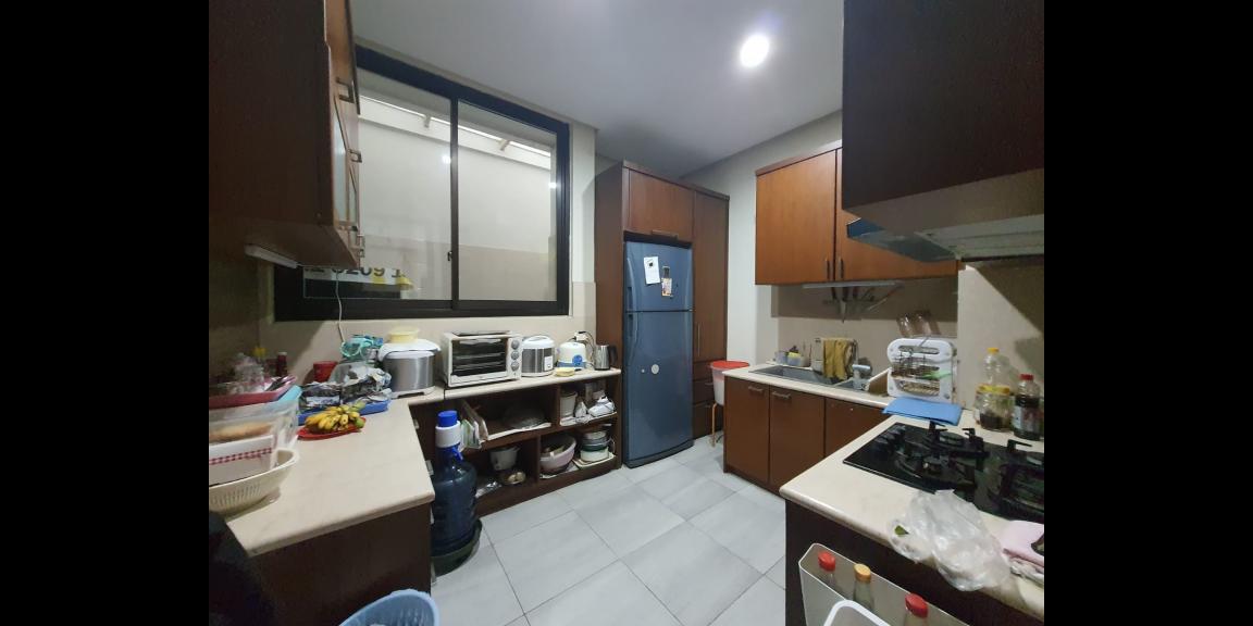 Rumah Bagus Elegan HGB di Graha Natura, Surabaya Rumah Bagus Elegan HGB di Graha Natura, Surabaya