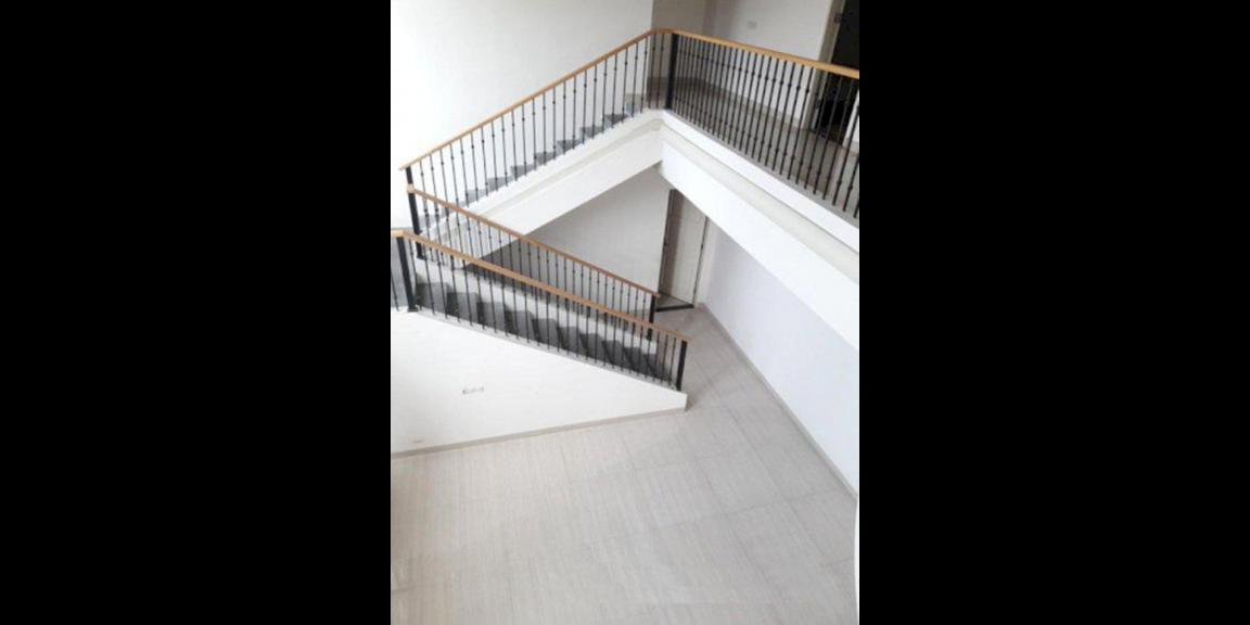 Rumah Mewah di Komplek Villa Valencia Lontar Surabaya Rumah Mewah di Komplek Villa Valencia Lontar Surabaya