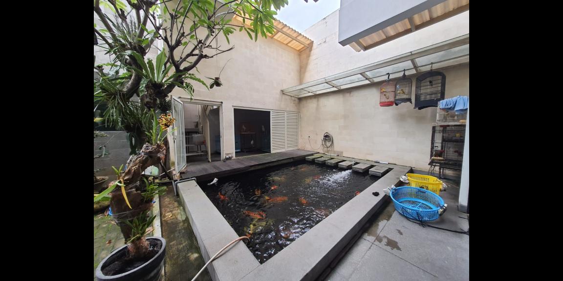 Rumah Bagus Elegan HGB di Graha Natura, Surabaya Rumah Bagus Elegan HGB di Graha Natura, Surabaya