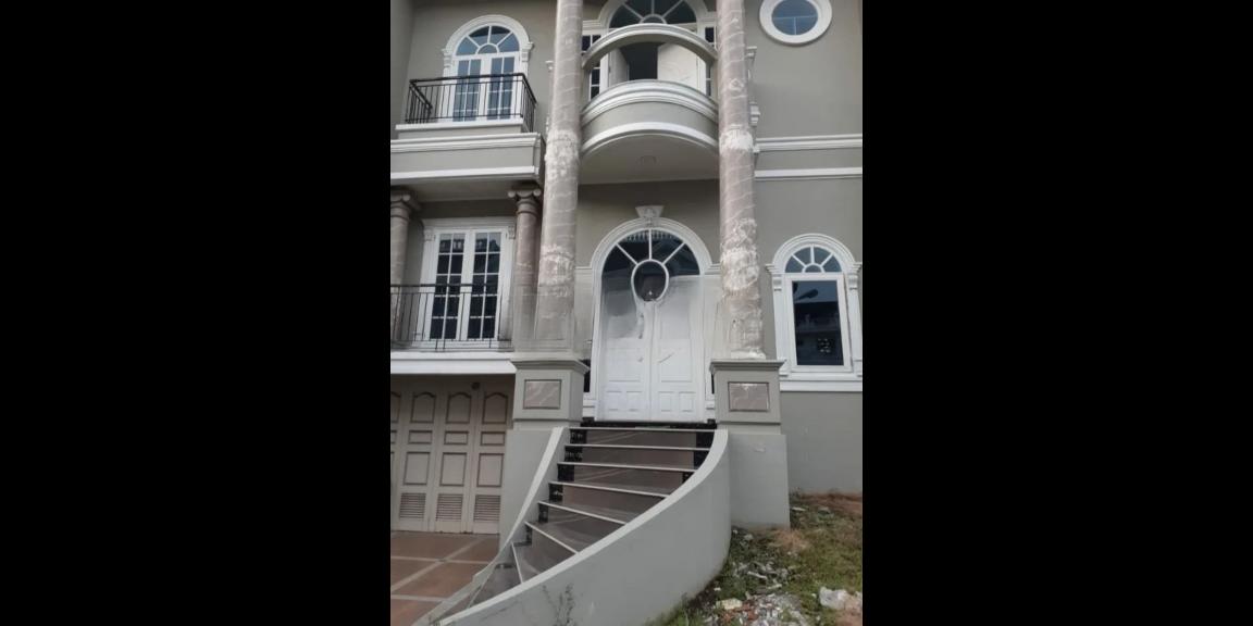 Jual Rumah Mewah dan Siap Huni 2 Lantai di Medan Barat Jual Rumah Mewah dan Siap Huni 2 Lantai di Medan Barat