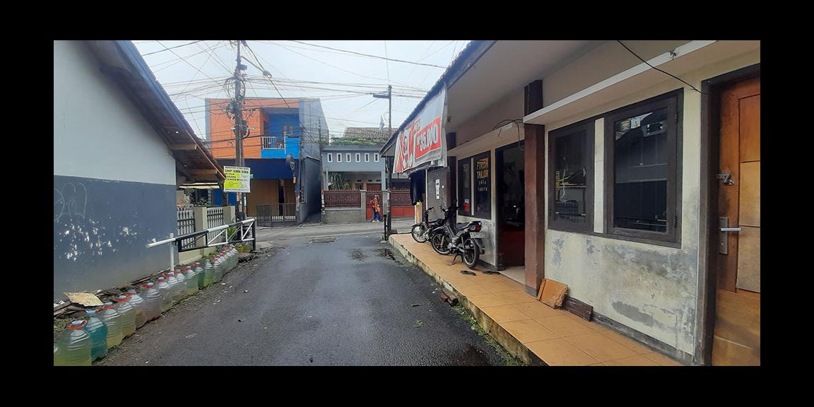 KONTRAKAN 4 PINTU DAN WARUNG KAWASAN STRATEGIS DI JALAN CIGADUNG DAGO BANDUNG KONTRAKAN 4 PINTU DAN WARUNG KAWASAN STRATEGIS DI JALAN CIGADUNG DAGO BANDUNG