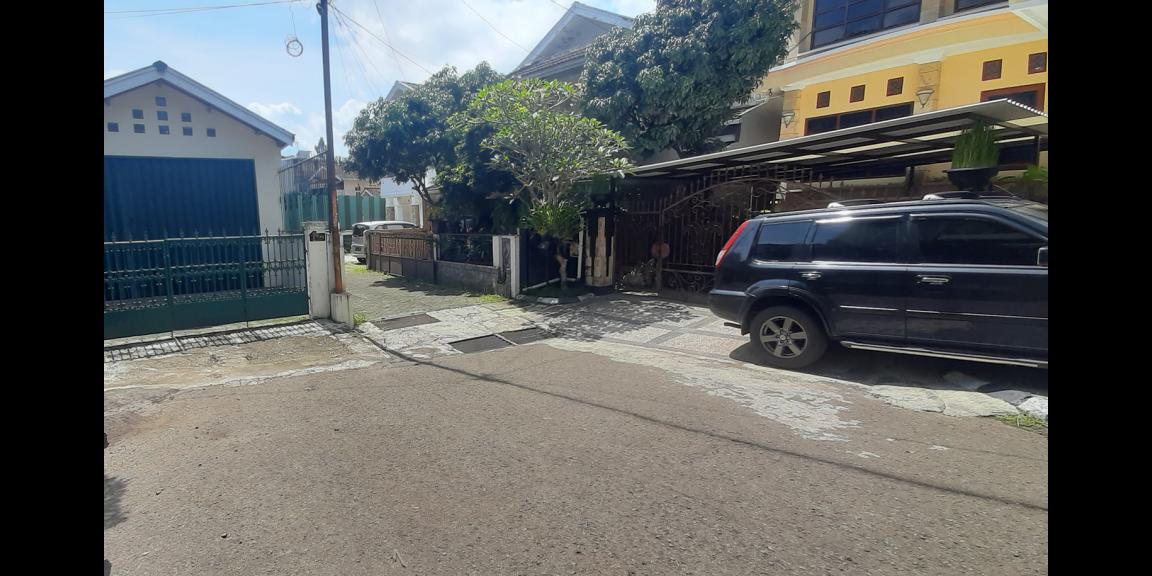 RUMAH DUA LANTAI SIAP HUNI DENGAN INDOOR SWIMMING POOL DI DAGO ASRI KOTA BANDUNG RUMAH DUA LANTAI SIAP HUNI DENGAN INDOOR SWIMMING POOL DI DAGO ASRI KOTA BANDUNG