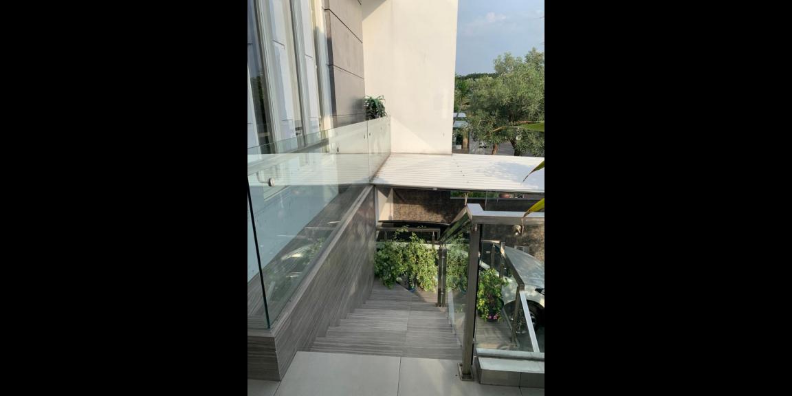 Jual Rumah Bagus Full Furnished di Kertajaya Indah Regency Jual Rumah Bagus Full Furnished di Kertajaya Indah Regency