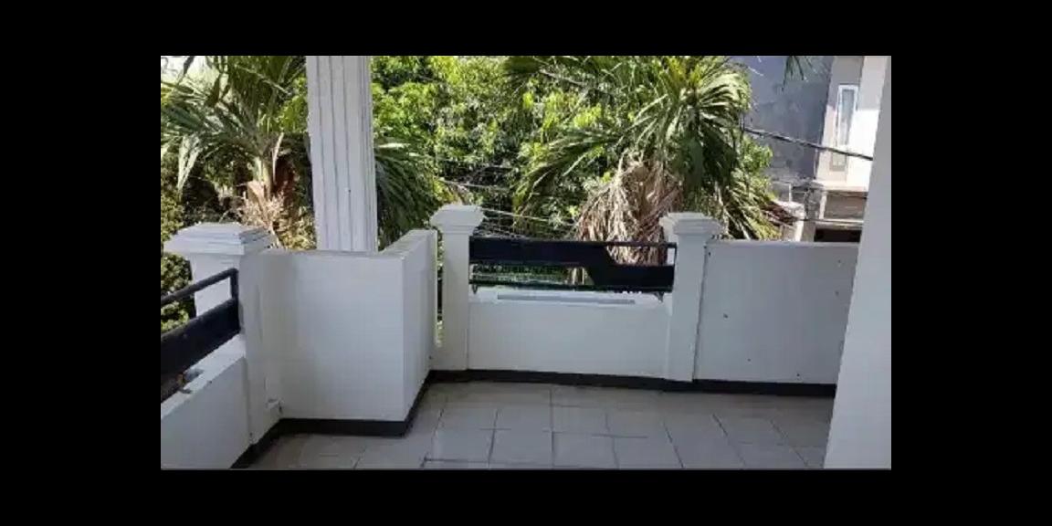 Rumah Mewah 2 Lantai di Kutisari Selatan Kota Surabaya Rumah Mewah 2 Lantai di Kutisari Selatan Kota Surabaya