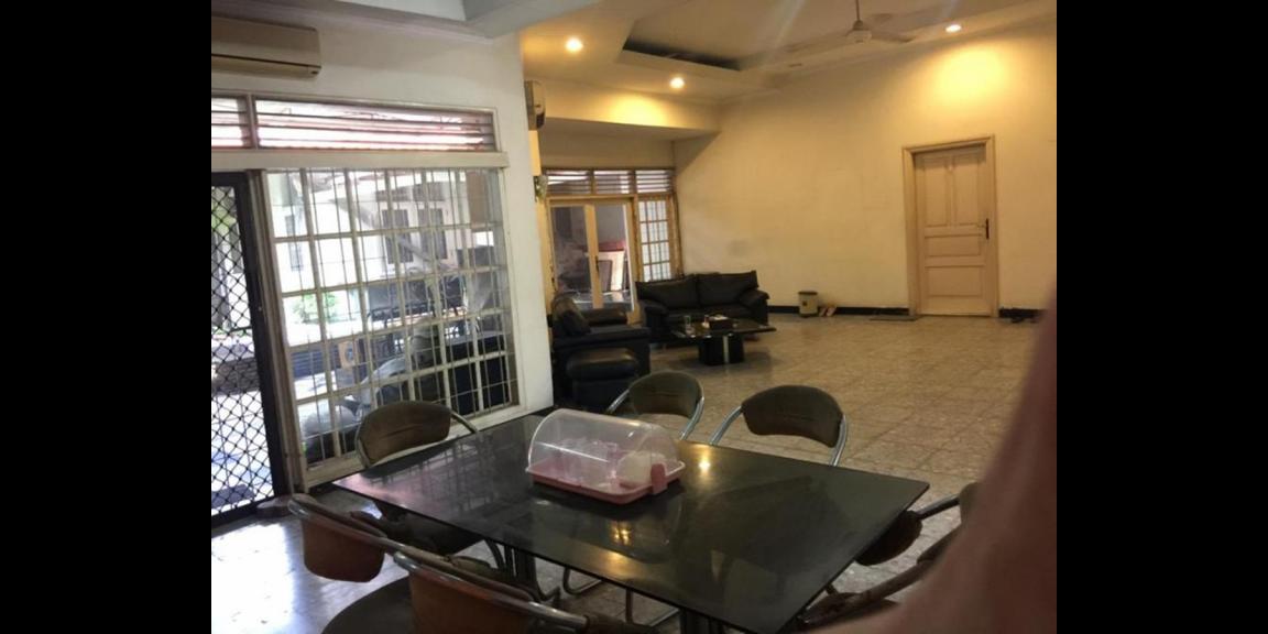 Jual Rumah Luas Siap Huni di Jalan Karang Asem Kota Surabaya Jual Rumah Luas Siap Huni di Jalan Karang Asem Kota Surabaya