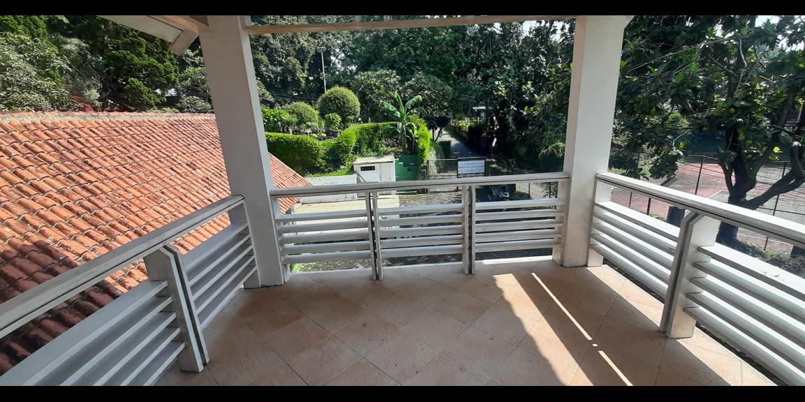 RUMAH GAYA EROPA DI KAWASAN DAGO BANDUNG RUMAH GAYA EROPA DI KAWASAN DAGO BANDUNG