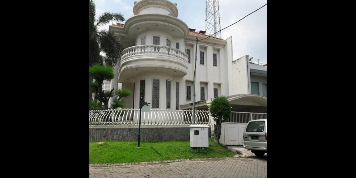 Rumah Mewah di Komplek Villa Valencia Lontar Surabaya Rumah Mewah di Komplek Villa Valencia Lontar Surabaya