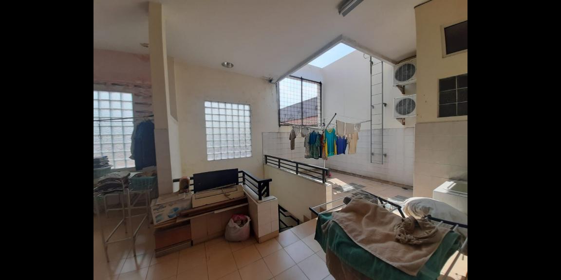 Jual Rumah Mewah di Jalan Barata Jaya Kota Surabaya Jual Rumah Mewah di Jalan Barata Jaya Kota Surabaya