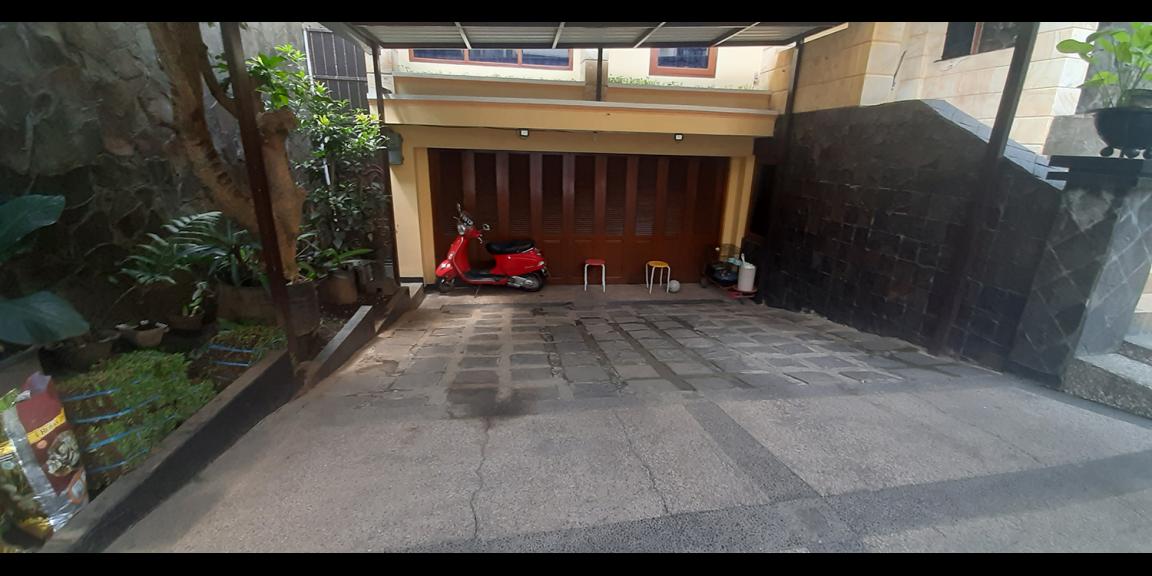 RUMAH DUA LANTAI SIAP HUNI DENGAN INDOOR SWIMMING POOL DI DAGO ASRI KOTA BANDUNG RUMAH DUA LANTAI SIAP HUNI DENGAN INDOOR SWIMMING POOL DI DAGO ASRI KOTA BANDUNG