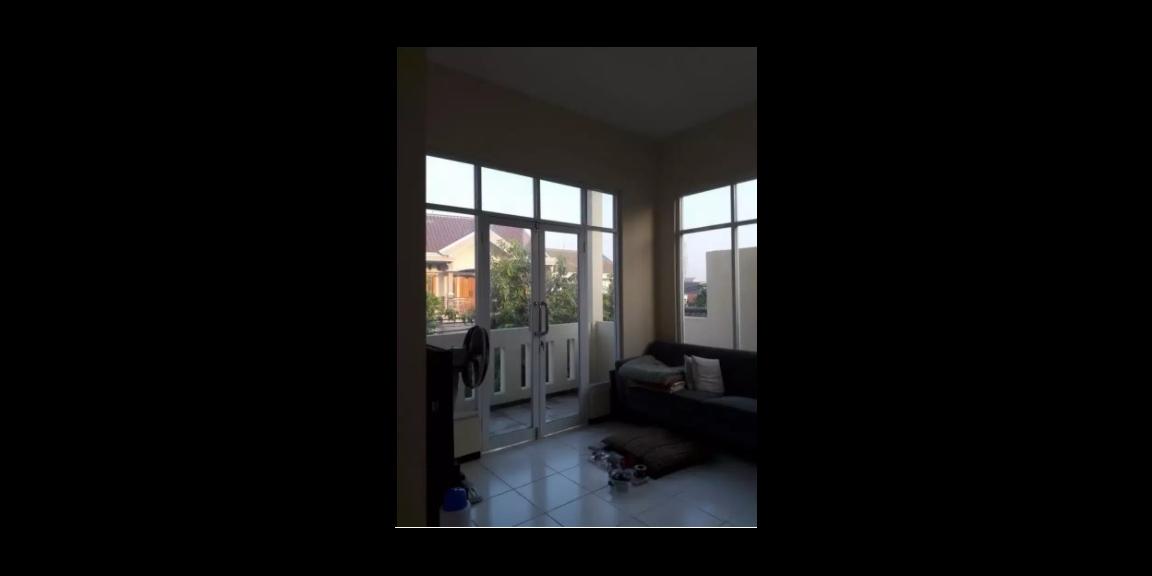 Rumah Minimalis 2 Lantai di Jambangan Row 3 Mobil Butuh Cepat Laku Rumah Minimalis 2 Lantai di Jambangan Row 3 Mobil Butuh Cepat Laku