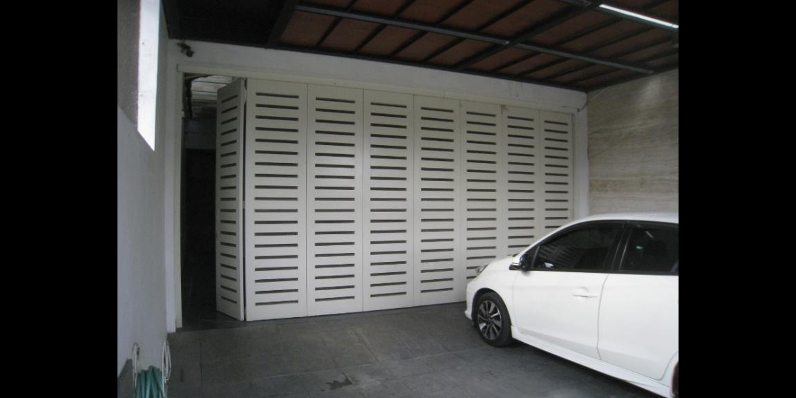 Rumah Bagus Elegan HGB di Graha Natura, Surabaya Rumah Bagus Elegan HGB di Graha Natura, Surabaya