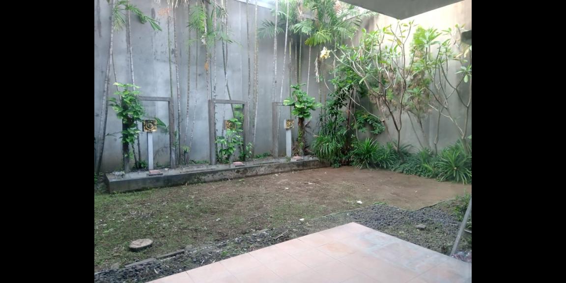 Jual Rumah Kosong Minimalis Kawasan Graha Family Surabaya Jual Rumah Kosong Minimalis Kawasan Graha Family Surabaya
