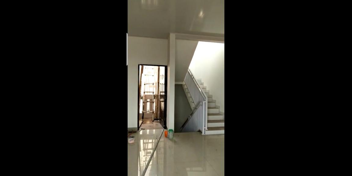 Rumah baru 3 lantai dengan Rooftop Rumah baru 3 lantai dengan Rooftop