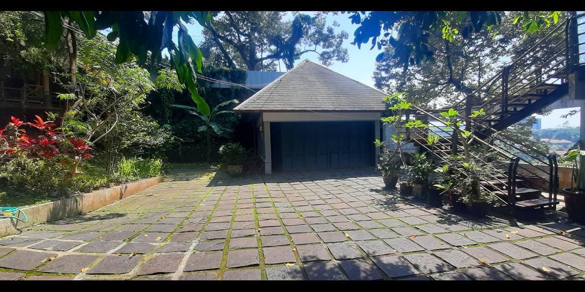 RUMAH 3 LANTAI DENGAN ROOFTOP VIEW KOTA BANDUNG KAWASAN DAGO BANDUNG RUMAH 3 LANTAI DENGAN ROOFTOP VIEW KOTA BANDUNG KAWASAN DAGO BANDUNG