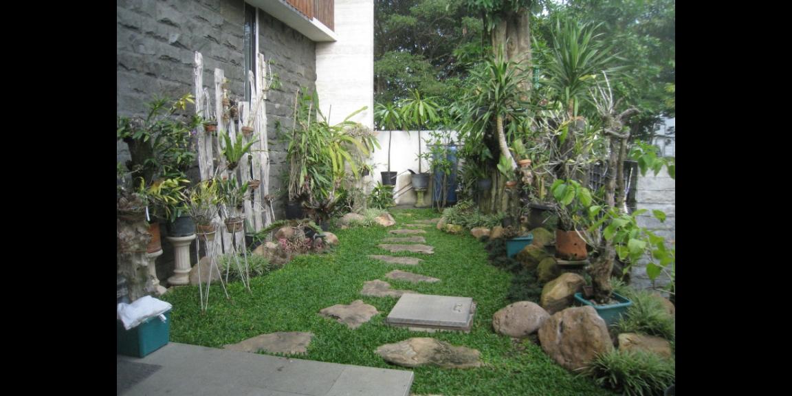 Rumah Bagus Elegan HGB di Graha Natura, Surabaya Rumah Bagus Elegan HGB di Graha Natura, Surabaya