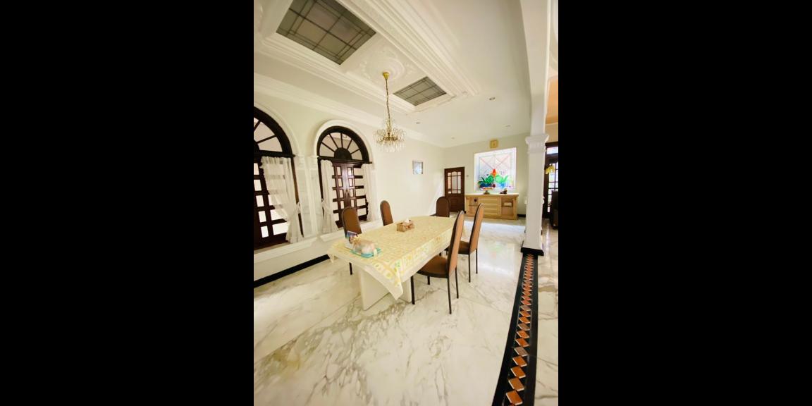 Jual Rumah Mewah Luas di Raya Dharmahusada Indah Surabaya Jual Rumah Mewah Luas di Raya Dharmahusada Indah Surabaya