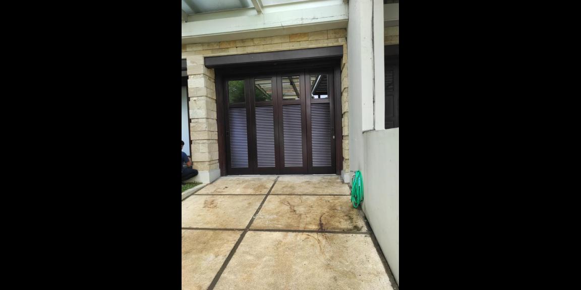 Rumah Mewah Minimalis Siap Huni di Graha Family Surabaya Rumah Mewah Minimalis Siap Huni di Graha Family Surabaya