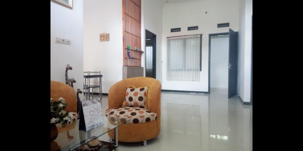 Rumah tipe 70 / 110 siap huni kondisi bagus Rumah tipe 70 / 110 siap huni kondisi bagus