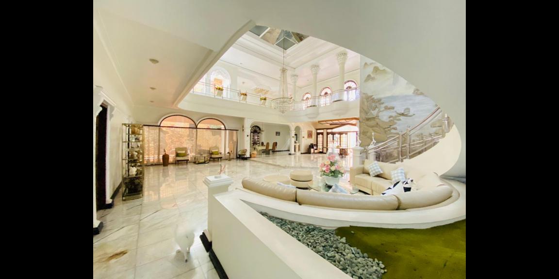 Jual Rumah Mewah Luas di Raya Dharmahusada Indah Surabaya Jual Rumah Mewah Luas di Raya Dharmahusada Indah Surabaya