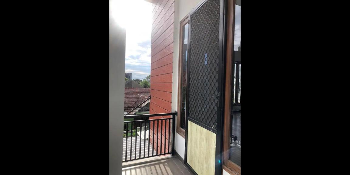 Jual Rumah Mewah di Wisma Kedung Asem Indah Surabaya Jual Rumah Mewah di Wisma Kedung Asem Indah Surabaya