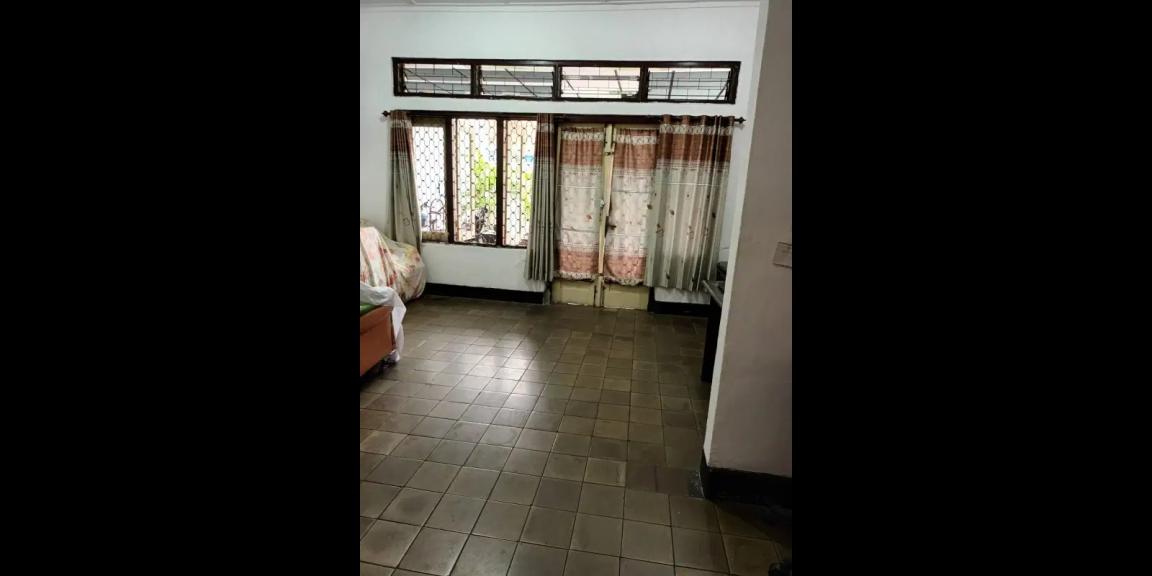 Jual Rumah Murah dan Strategis Tengah Kota di Pucang Sewu Jual Rumah Murah dan Strategis Tengah Kota di Pucang Sewu