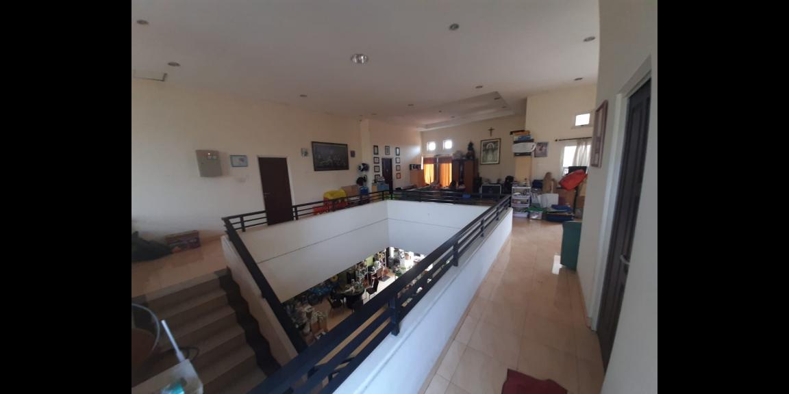 Jual Rumah Mewah di Jalan Barata Jaya Kota Surabaya Jual Rumah Mewah di Jalan Barata Jaya Kota Surabaya