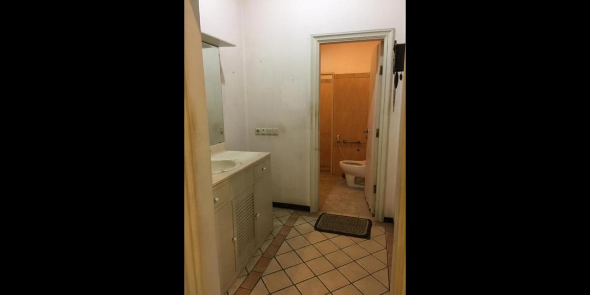 Jual Rumah Luas Siap Huni di Jalan Karang Asem Kota Surabaya Jual Rumah Luas Siap Huni di Jalan Karang Asem Kota Surabaya