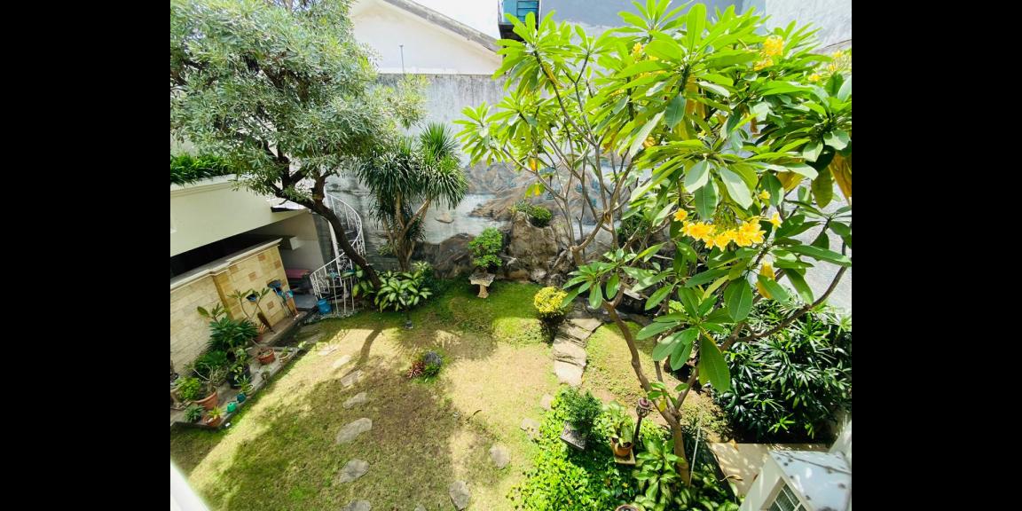 Jual Rumah Mewah Luas di Raya Dharmahusada Indah Surabaya Jual Rumah Mewah Luas di Raya Dharmahusada Indah Surabaya