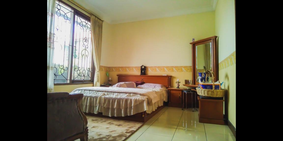 RUMAH DUA LANTAI SIAP HUNI DENGAN INDOOR SWIMMING POOL DI DAGO ASRI KOTA BANDUNG RUMAH DUA LANTAI SIAP HUNI DENGAN INDOOR SWIMMING POOL DI DAGO ASRI KOTA BANDUNG