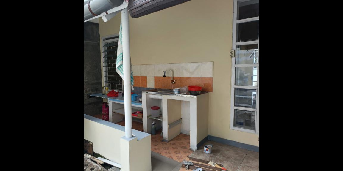 RUMAH GAYA AMERICAN CLASSIC 3 KAMAR TIDUR DUA KAMAR MANDI DENGAN CARPORT DI ARCAMANIK BANDUNG RUMAH GAYA AMERICAN CLASSIC 3 KAMAR TIDUR DUA KAMAR MANDI DENGAN CARPORT DI ARCAMANIK BANDUNG