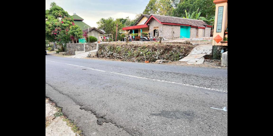 Tanah 454m² Strategis Buka Usaha Karanganyar Tanah 454m² Strategis Buka Usaha Karanganyar