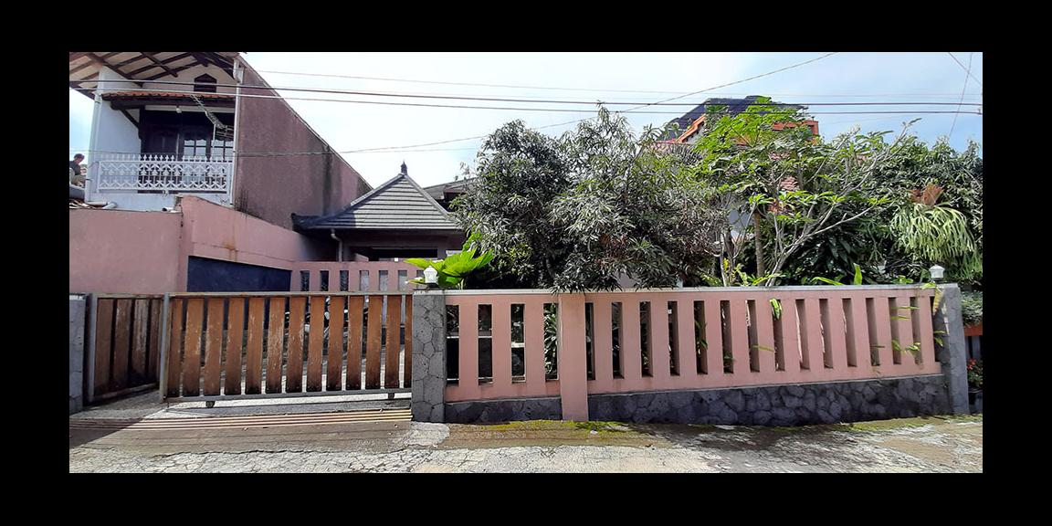 DIJUAL RUMAH TIGA LANTAI DI BANDUNG DIJUAL RUMAH TIGA LANTAI DI BANDUNG