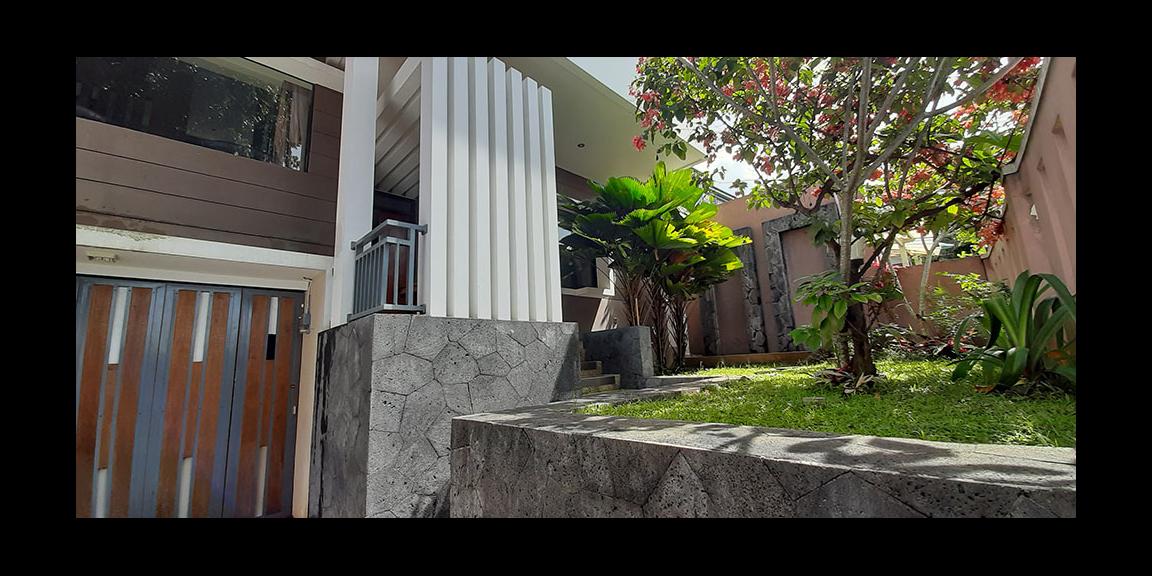 DIJUAL RUMAH TIGA LANTAI DI BANDUNG DIJUAL RUMAH TIGA LANTAI DI BANDUNG